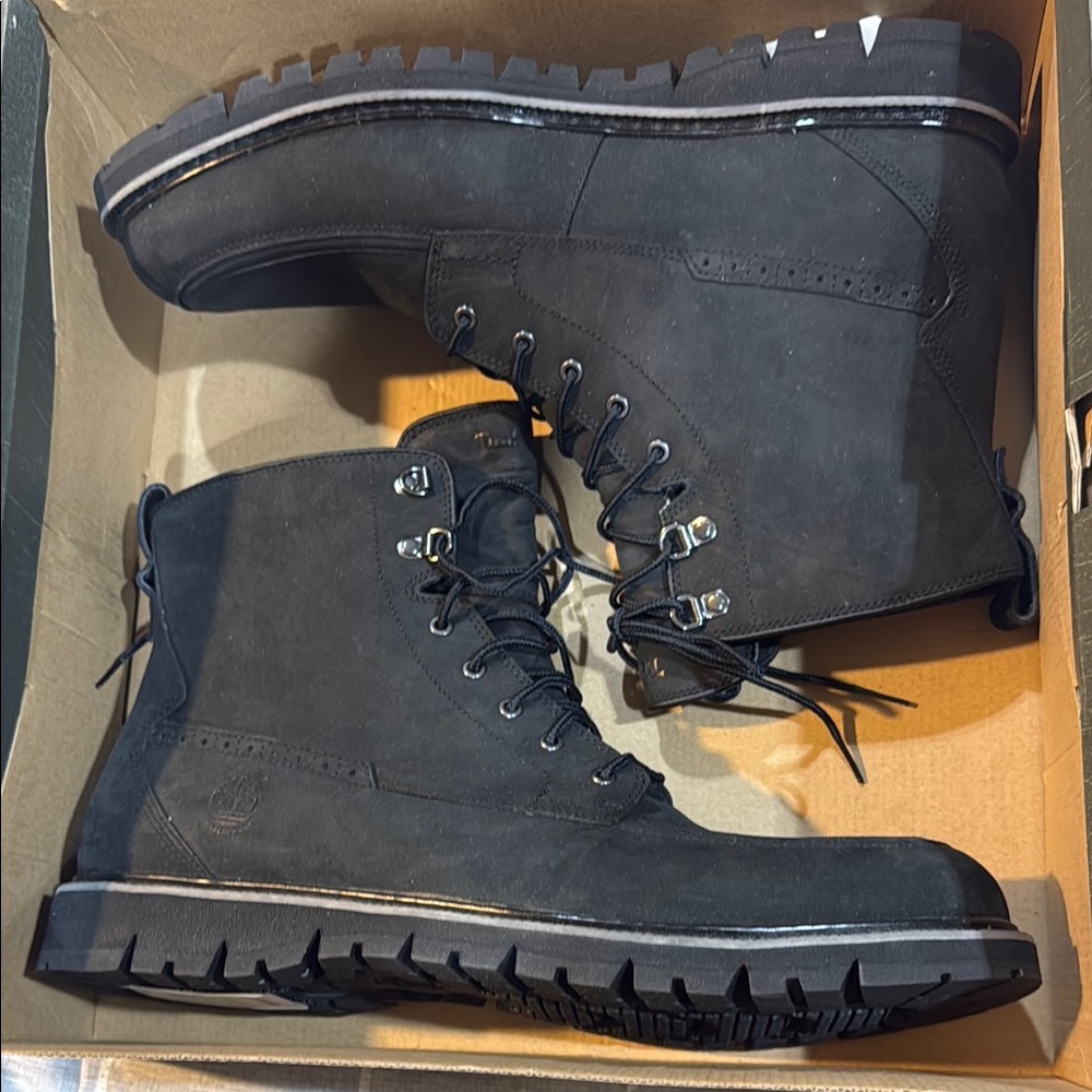 Timberland Black Boots with Chunky Sole and Padded Collar